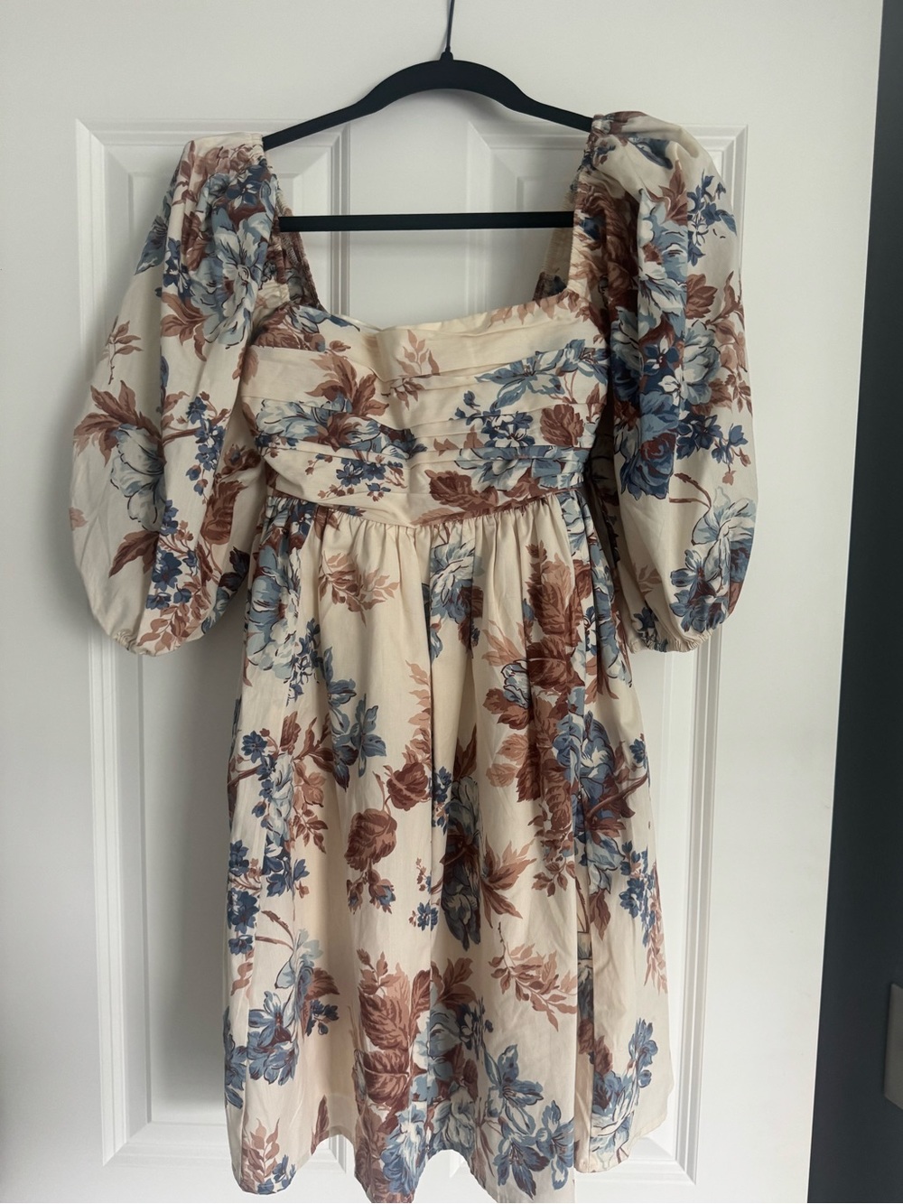 Abercrombie -Floral Puff-Sleeve Square Neck Dress in Cream and Blue